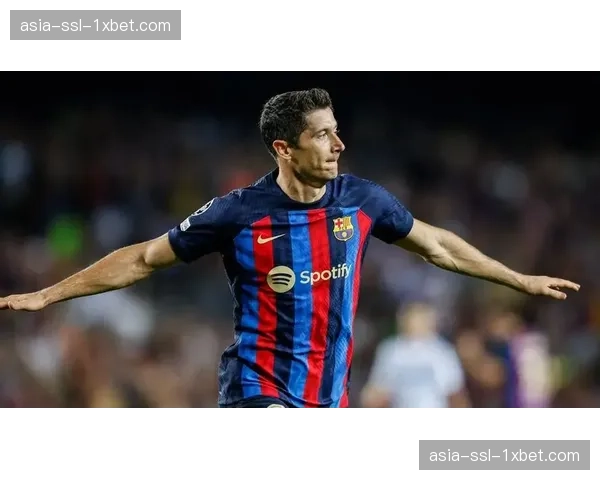 西甲：巴塞罗那4-0赫罗纳，莱万帽子戏法