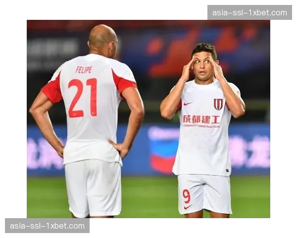 瞬间聚焦：成都蓉城前锋艾克森替补登场，迎个人中超第350场